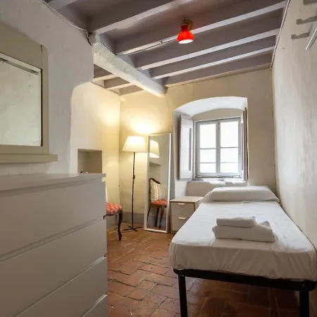 Single In Ancient Building Firenze